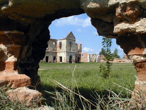 Руины дворца Сапег. Фото Н. Синкевича.